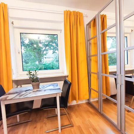 Modernes Zimmer Am Park Mit Garten, Huehner & Enten Munich Luaran gambar