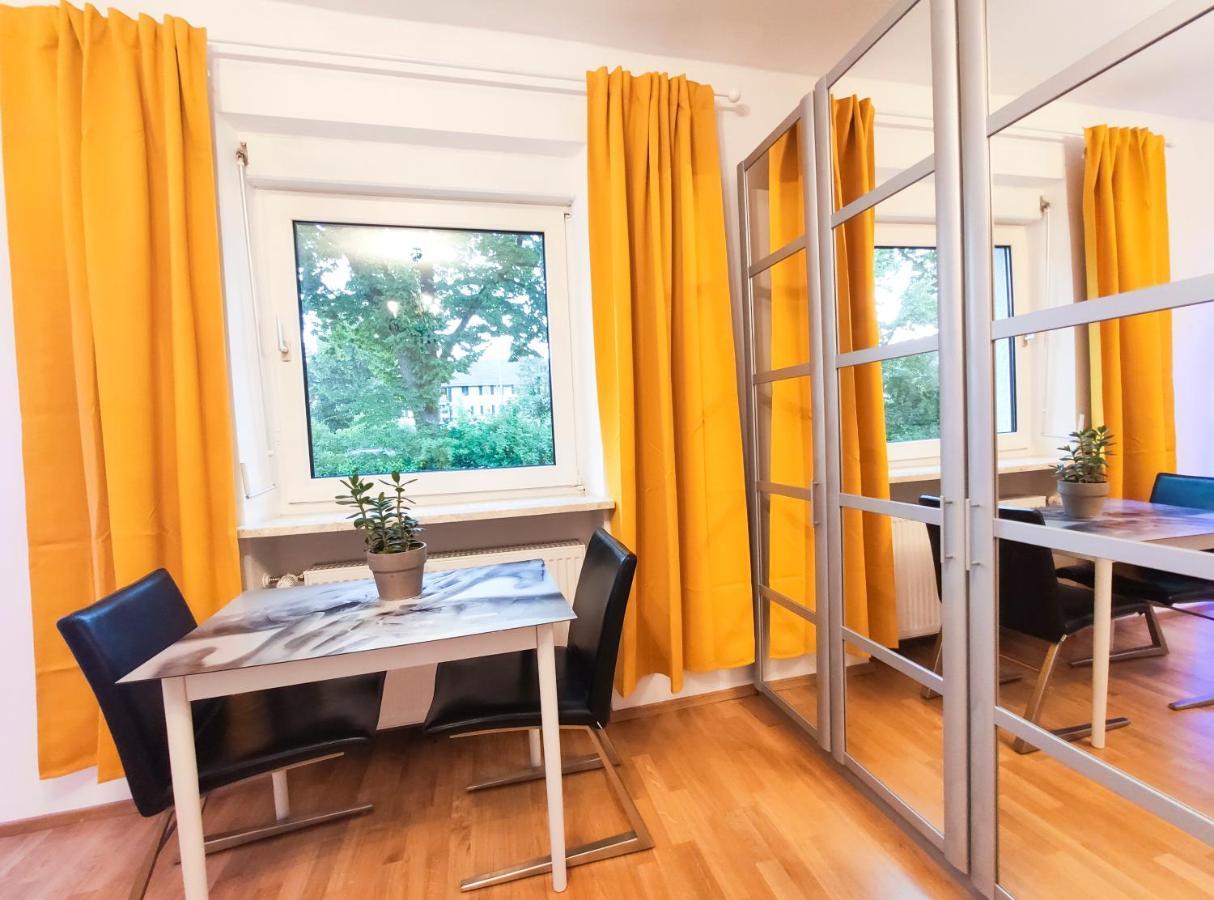 Modernes Zimmer Am Park Mit Garten, Huehner & Enten Munich Luaran gambar