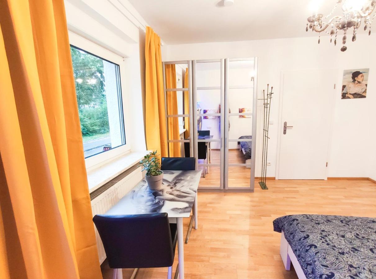 Modernes Zimmer Am Park Mit Garten, Huehner & Enten Munich Luaran gambar