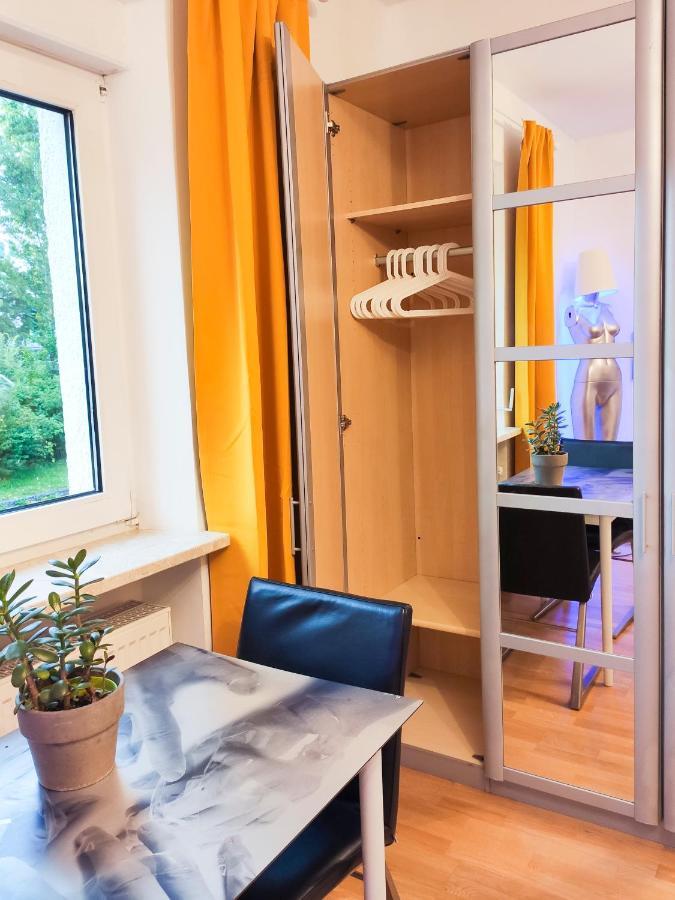 Modernes Zimmer Am Park Mit Garten, Huehner & Enten Munich Luaran gambar